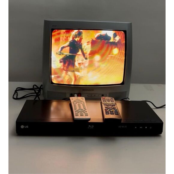 LG 3D Blu-Ray Player BD645 Full HD1080P Dolby Digital Plus BD Live w/ Remote - Picture 1 of 13